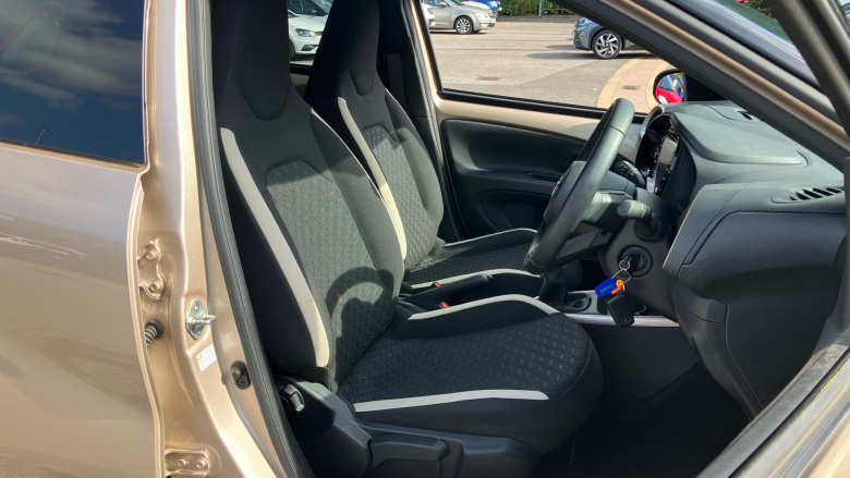 Toyota Aygo X 1.0 VVT-i Edge 5dr Petrol Hatchback